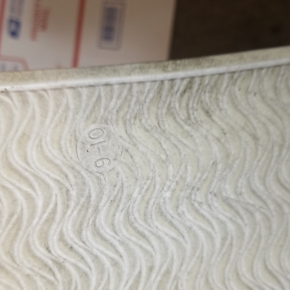 Rainbow Slipper Slides Sz. 9/10 - Picture 4 of 5